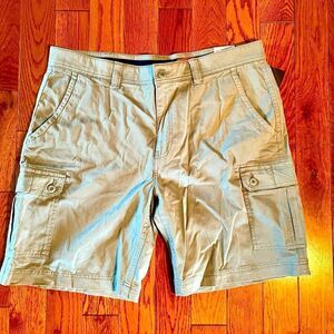 ST. JOHN’s BAY COMFORT STRETCH 10” MEN’s CARGO SHORT IN GRAY SIZE 40